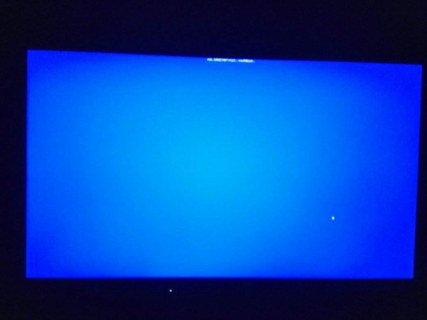夏普电视开机为什么黑屏闪屏？